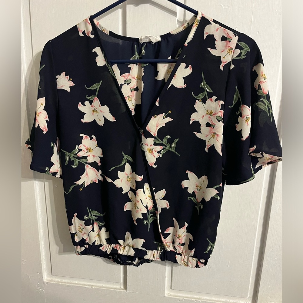 Floral top - Picture 2 of 3